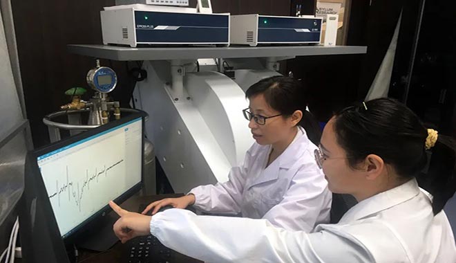 La Universidad de Chongqing lanza servicios de análisis utilizando espectroscopía CIQTEK EPR200-Plus